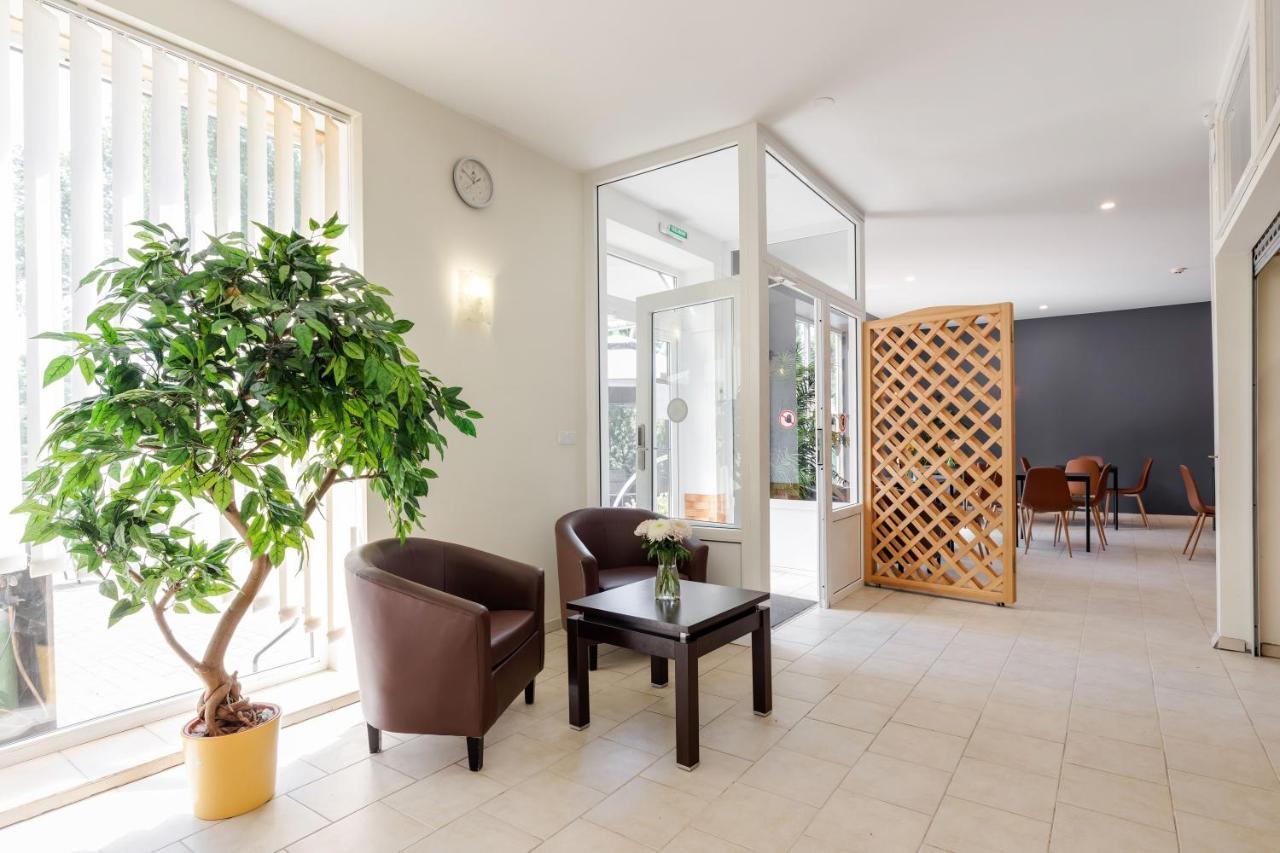 Avanti Apgyvendinimas-Restoranas Birzai Bagian luar foto